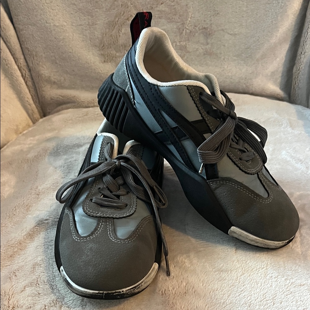 Women's Athletic Shoes in Black and Gray